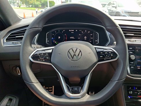 Certified 2024 Volkswagen Tiguan SEL R-Line AWD/4WD image 19
