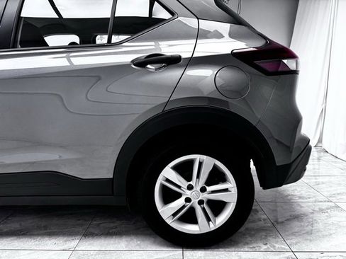 Used 2024 Nissan Kicks S image 11