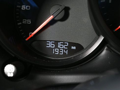 Certified 2020 Porsche Macan image 11