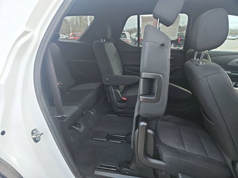 Used 2023 Chevrolet Traverse LT FWD image 27