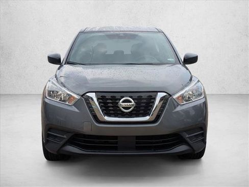 Used 2020 Nissan Kicks S FWD image 2