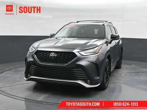 Used 2023 Toyota Highlander XSE AWD/4WD image 5