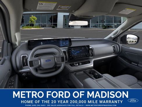 New 2025 Ford Expedition Active image 10