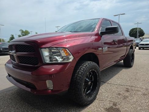 Used 2019 RAM 1500 Express w/ Express Value Package AWD/4WD image 3