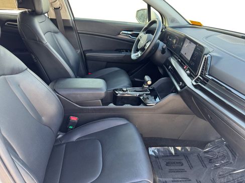 Used 2024 Kia Sportage EX image 15