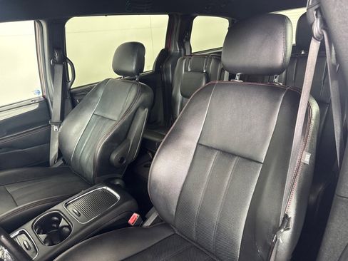 Used 2018 Dodge Grand Caravan GT image 12
