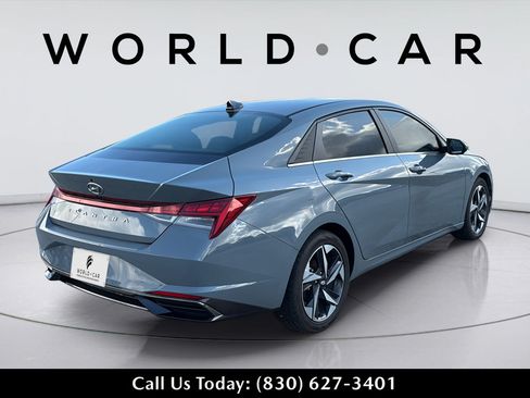 Used 2022 Hyundai Elantra SEL w/ Convenience + Premium Package FWD image 4