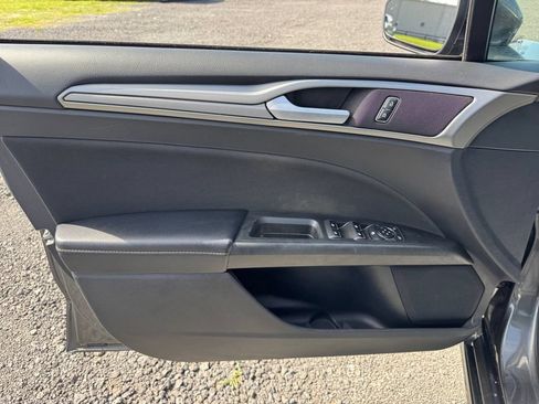 Certified 2020 Ford Fusion SE FWD image 35
