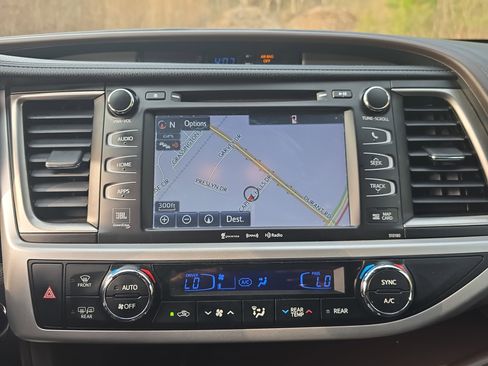 Used 2018 Toyota Highlander Limited image 21