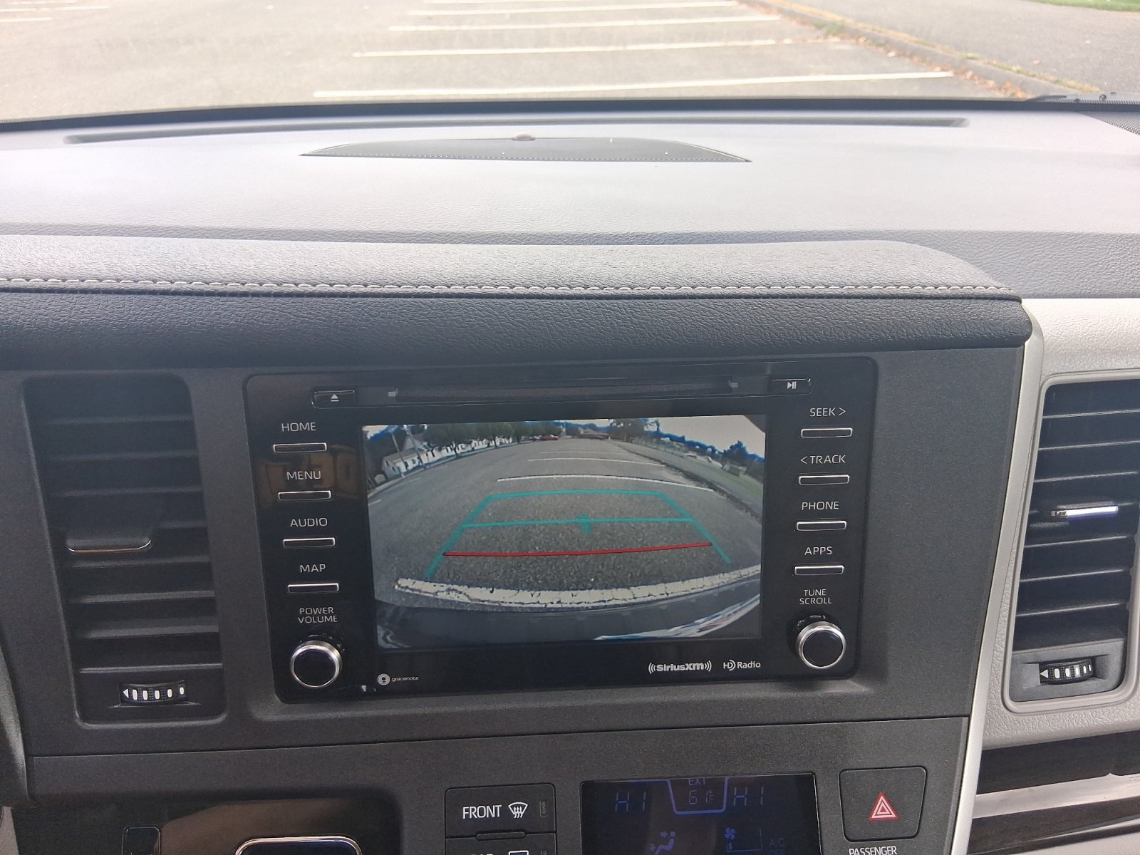 Used 2020 Toyota Sienna XLE w/ XLE Navigation Package FWD image 26