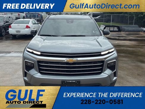 Used 2026 Chevrolet Traverse LT w/ Sun and Wheel Package FWD image 2