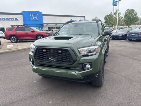 Used 2021 Toyota Tacoma TRD Sport w/ Technology Package AWD/4WD image 2