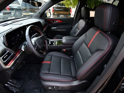 Used 2025 Chevrolet Traverse RS w/ LPO, Floor Liner Package AWD/4WD image 15