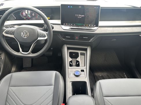New 2026 Volkswagen Tiguan SE FWD image 17