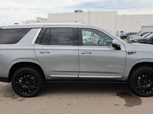 Used 2025 GMC Yukon Denali w/ Denali Reserve Package AWD/4WD image 8
