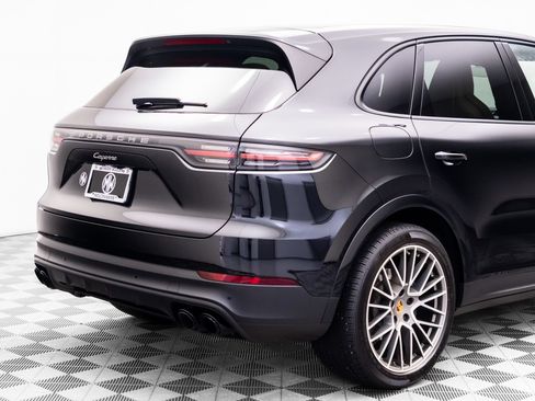Used 2023 Porsche Cayenne Platinum Edition AWD/4WD image 32