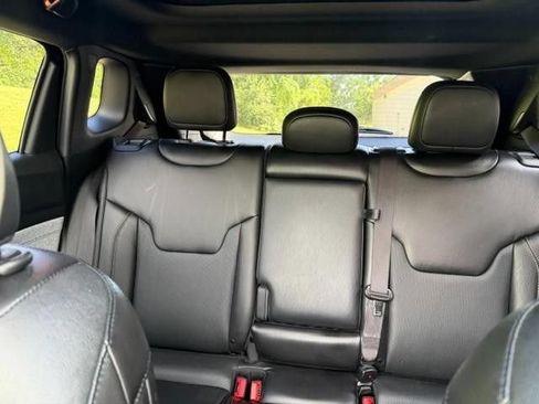 Used 2023 Jeep Compass Latitude w/ Sun and Sound Group AWD/4WD image 9