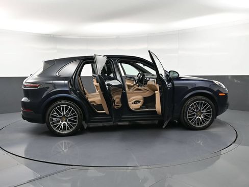 Used 2021 Porsche Cayenne AWD/4WD image 34