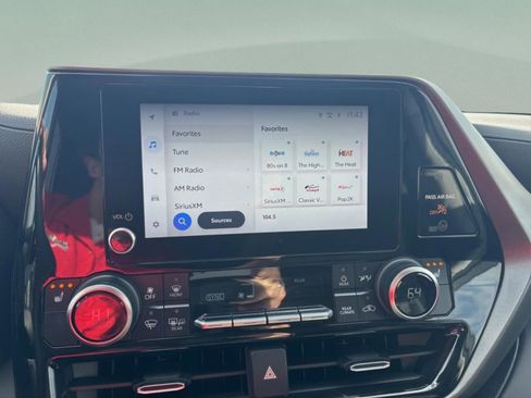 Certified 2024 Toyota Highlander XLE image 18