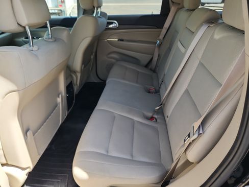 Used 2018 Jeep Grand Cherokee Laredo AWD/4WD image 17