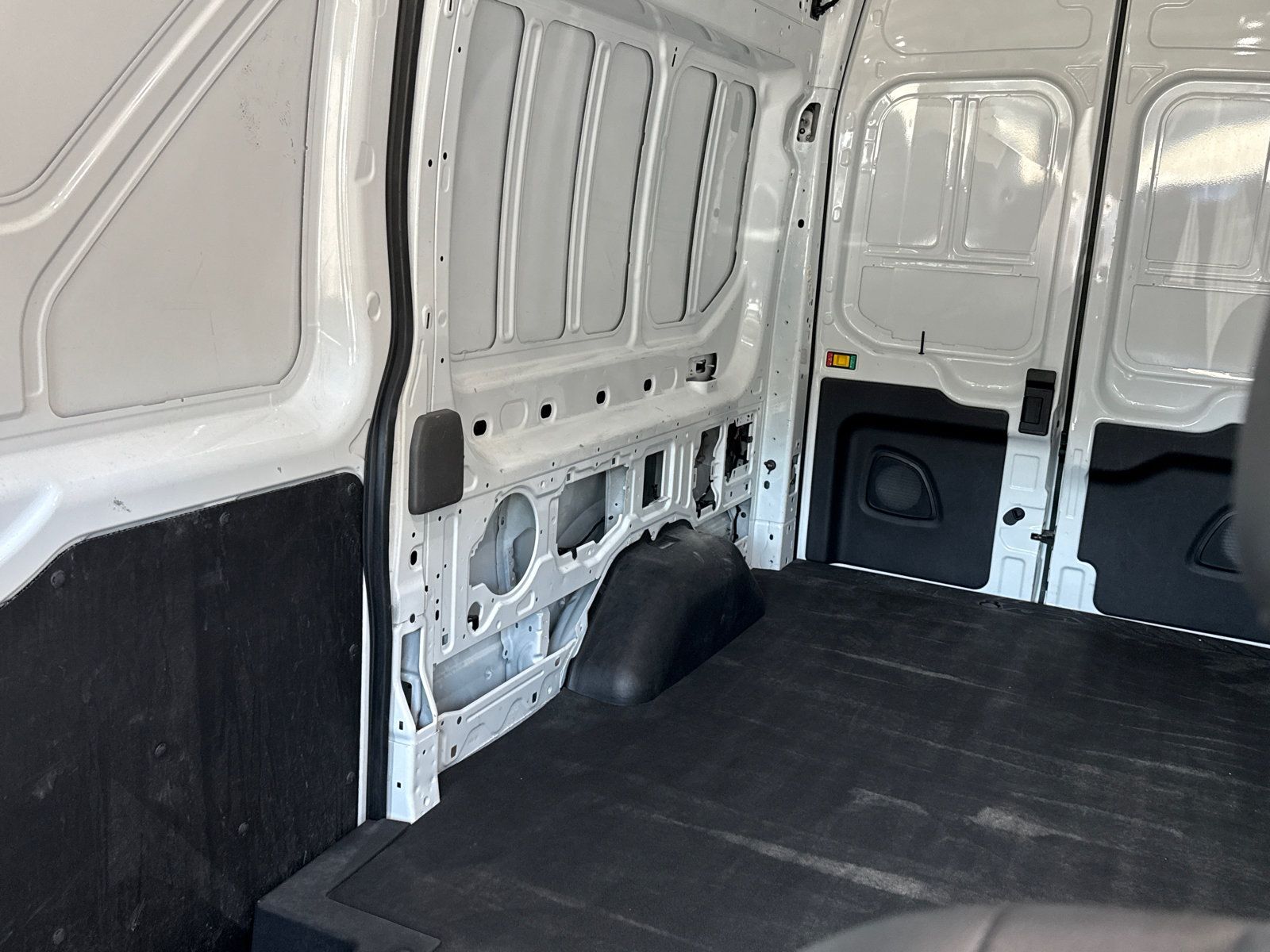 Used 2024 Ford Transit 250 148 High Roof RWD image 20