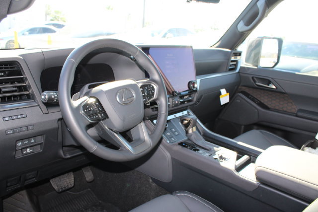 Used 2026 Lexus GX 550 w/ Accessory Package (31) AWD/4WD image 12