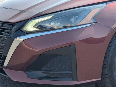 Used 2025 Nissan Altima 2.5 SV FWD image 12