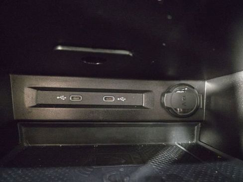 Used 2024 Volkswagen Tiguan SE w/ Panoramic Sunroof Package FWD image 28