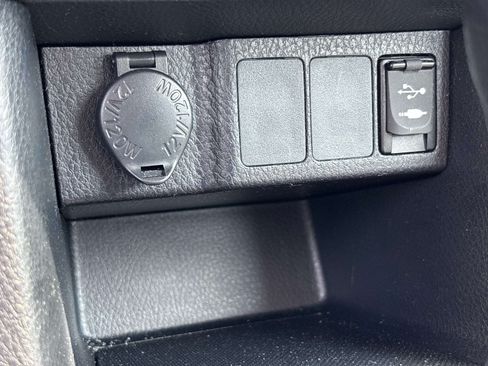 Used 2018 Toyota Corolla LE FWD image 30