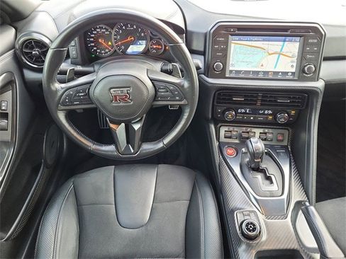 Used 2018 Nissan GT-R Premium image 27