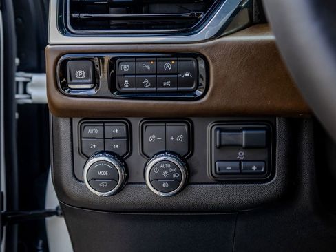 Used 2025 GMC Yukon Denali Ultimate w/ LPO, Floor Liner Package AWD/4WD image 21