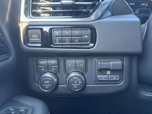 New 2026 GMC Yukon Denali w/ Denali Reserve Package AWD/4WD image 31