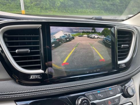Used 2023 Chrysler Pacifica Touring-L AWD/4WD image 20