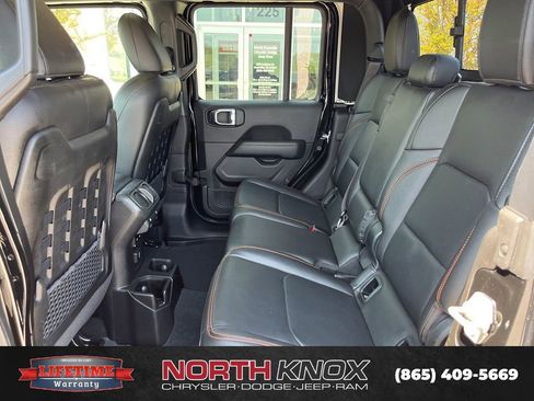 Used 2023 Jeep Gladiator Mojave w/ LED Lighting Group AWD/4WD image 12