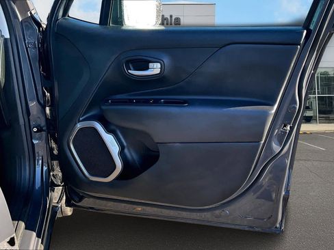 Used 2023 Jeep Renegade Latitude image 29