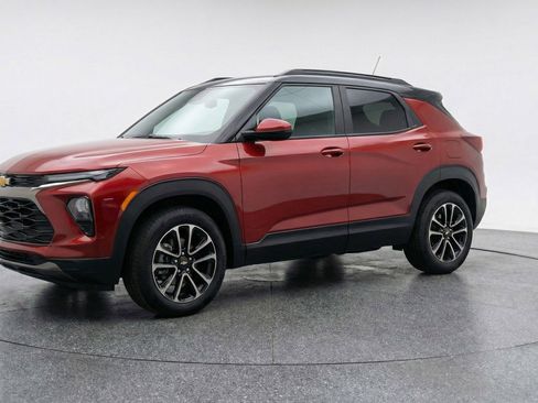 Used 2025 Chevrolet TrailBlazer LT image 3