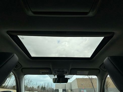 Used 2018 Toyota Highlander XLE image 24