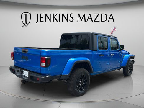 Used 2023 Jeep Gladiator Sport AWD/4WD image 7