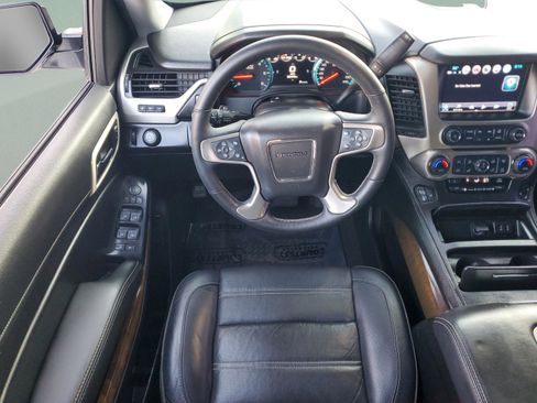 Used 2018 GMC Yukon Denali image 9