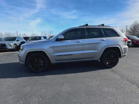 Used 2021 Jeep Grand Cherokee Laredo X image 5