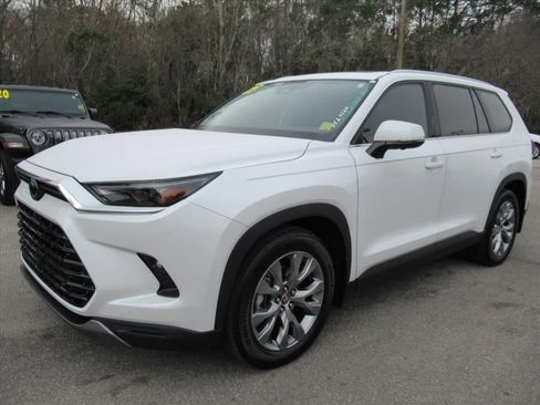 Used 2025 Toyota Grand Highlander FWD image 3