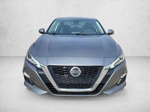 Used 2021 Nissan Altima 2.5 SV image 2