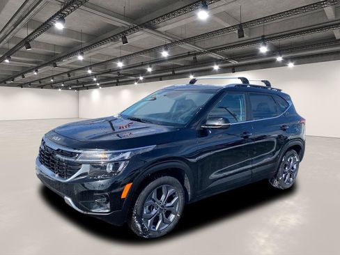 Used 2024 Kia Seltos S AWD/4WD image 2