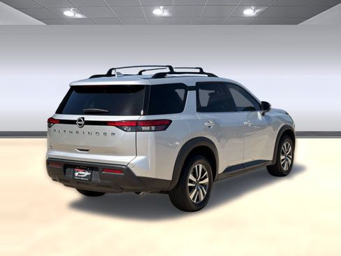 Used 2023 Nissan Pathfinder SV AWD/4WD image 9