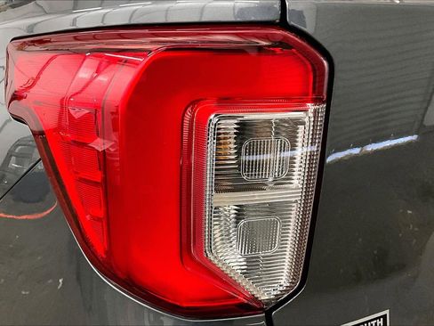 Used 2022 Ford Explorer XLT image 30