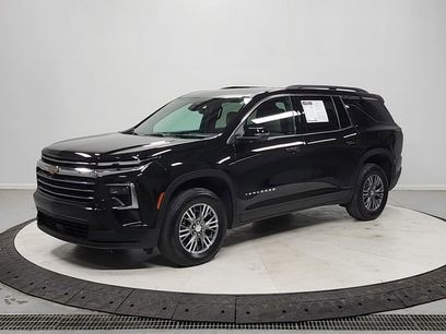 Used 2025 Chevrolet Traverse LT