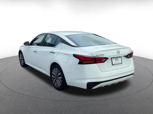 Used 2025 Nissan Altima 2.5 SV FWD image 10