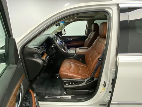 Used 2017 Cadillac Escalade Luxury w/ LPO, Radiant Package AWD/4WD image 20