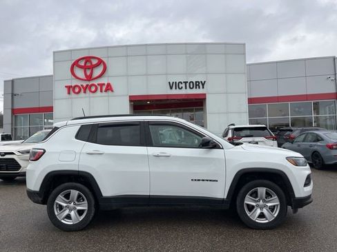 Used 2022 Jeep Compass Latitude image 3