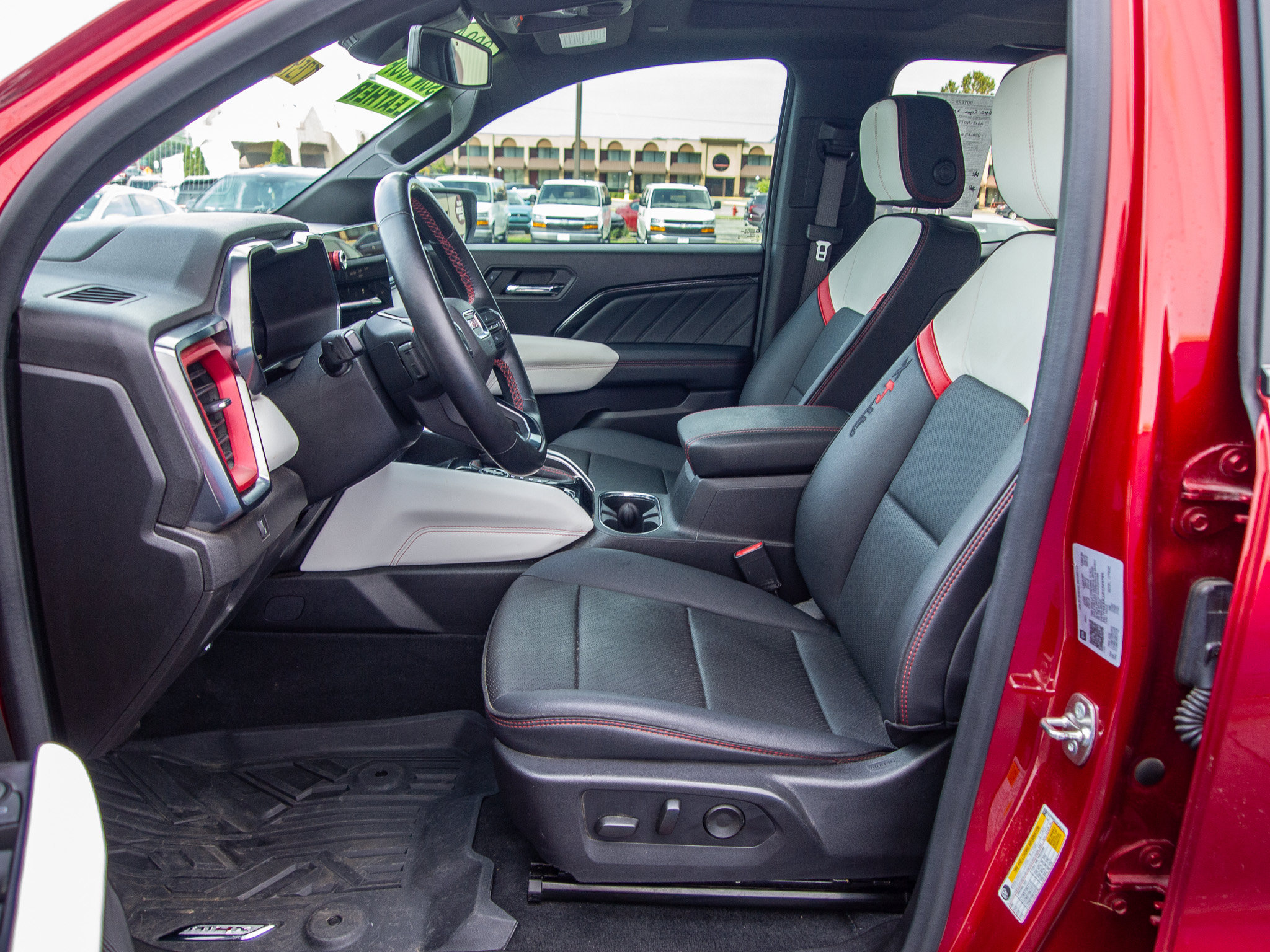 Used 2024 GMC Canyon AT4X AWD/4WD image 13